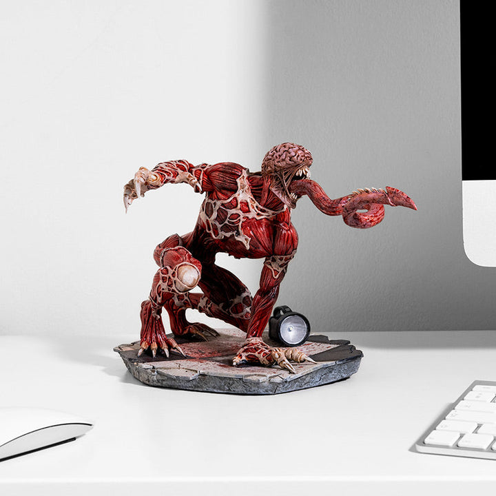 re_licker_figure_lifestyle_2_5