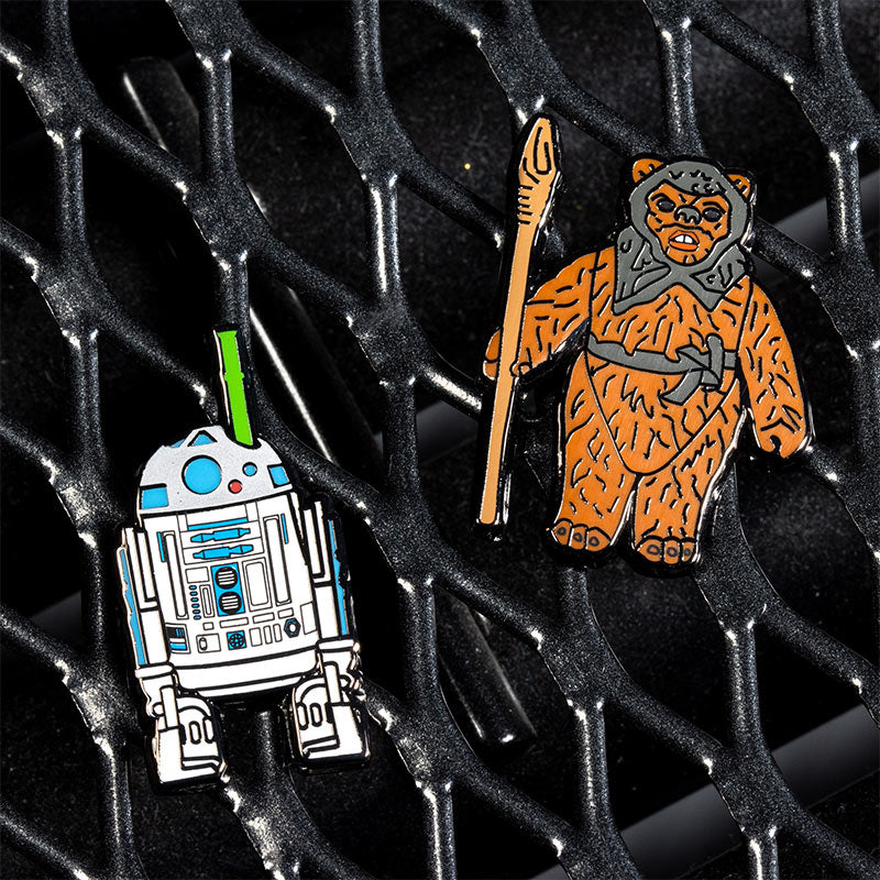 Pin Kings Official Star Wars Enamel Pin Badge Set 1.42 – R2-D2 (with pop-up Lightsaber) and Romba