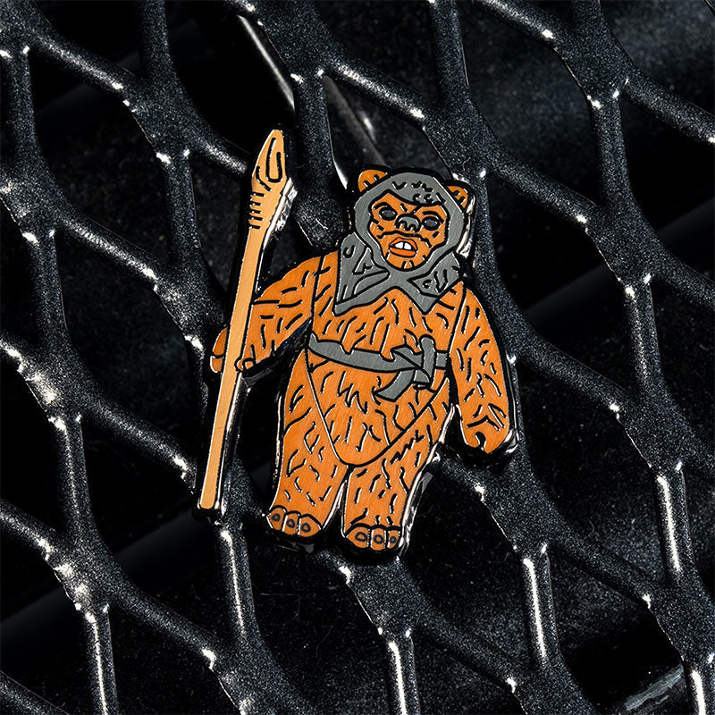 Pin Kings Official Star Wars Enamel Pin Badge Set 1.42 – R2-D2 (with pop-up Lightsaber) and Romba