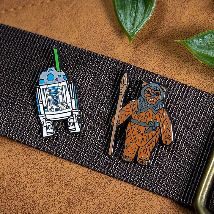 Pin Kings Official Star Wars Enamel Pin Badge Set 1.42 – R2-D2 (with pop-up Lightsaber) and Romba